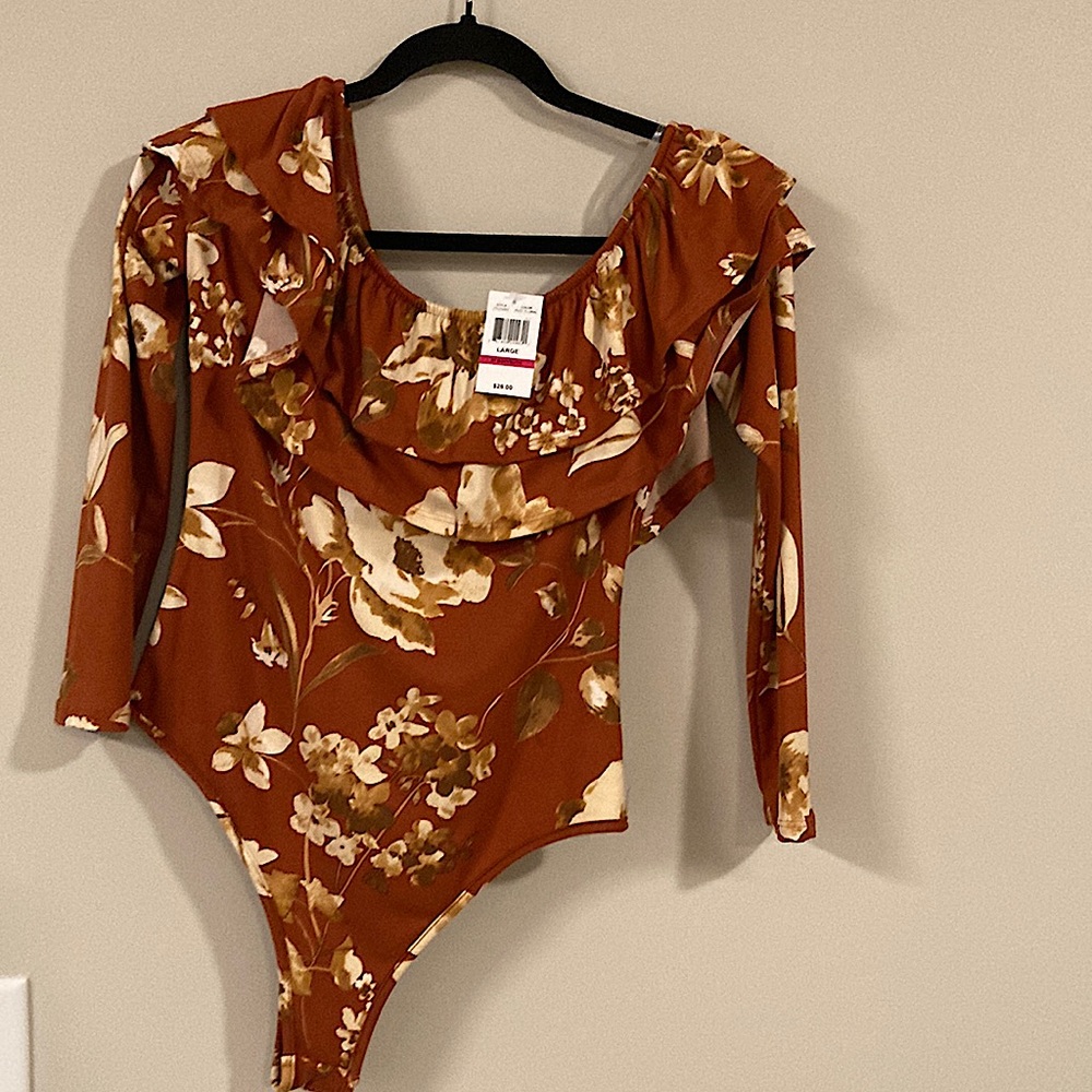 Brand new with tags size L rust colored floral body suit! No defects or stains!